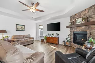 625 Mary Way, Slinger, WI 53086 - Photo 3