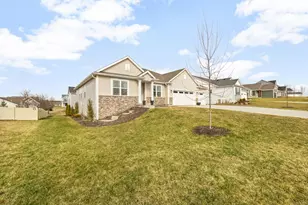 625 Mary Way, Slinger, WI 53086 - Photo 5