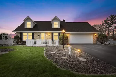 766  Kingston Ct, Hartland, WI 53029 - Photo 1