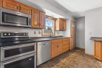 11925 W Lynx Ave, Milwaukee, WI 53225 - Photo 13