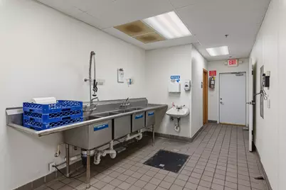 N112W15352  Mequon Rd, Germantown, WI 53022 - Photo 11