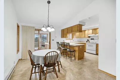 16285 W Mayflower Dr, New Berlin, WI 53151 - Photo 9