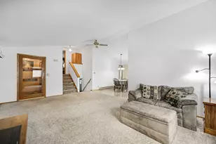 16285 W Mayflower Dr, New Berlin, WI 53151 - Photo 7