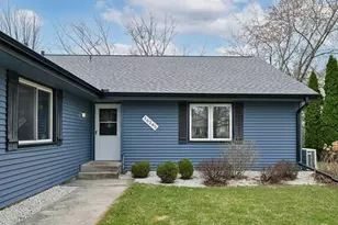 16285 W Mayflower Dr, New Berlin, WI 53151 - Photo 3