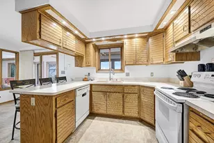 16285 W Mayflower Dr, New Berlin, WI 53151 - Photo 11