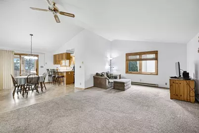 16285 W Mayflower Dr, New Berlin, WI 53151 - Photo 5