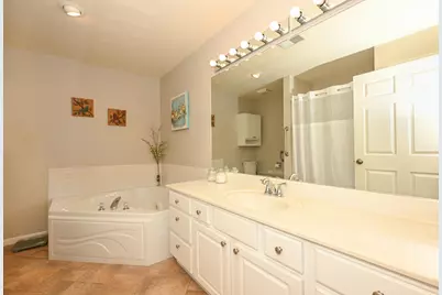 1111 N Sunnyslope Dr #201, Racine, WI 53406 - Photo 15