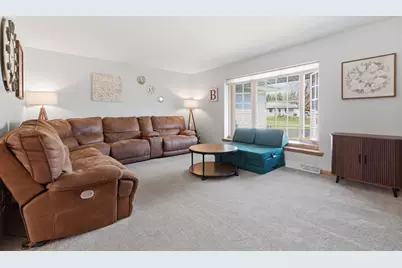 N95W19929  Marson Ct, Menomonee Falls, WI 53051 - Photo 5