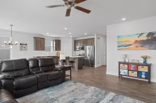 W218N16022 Tiger Lily Dr, Jackson, WI 53037 - Photo 5