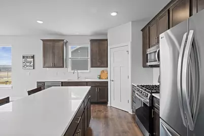 W218N16022  Tiger Lily Dr, Jackson, WI 53037 - Photo 9