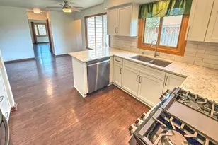 W153N11514 Potomac Cir, Germantown, WI 53022 - Photo 7