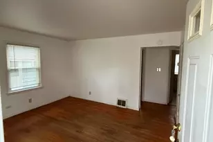 900 E Holt Ave, Milwaukee, WI 53207 - Photo 9