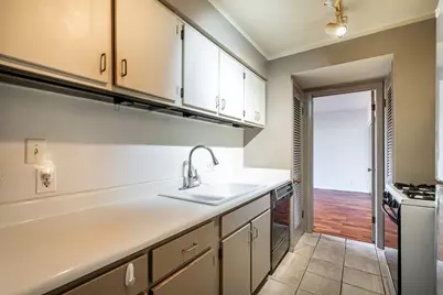 5190  Woodbridge Ln, Greenfield, WI 53221 - Photo 7