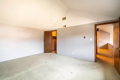 5190  Woodbridge Ln, Greenfield, WI 53221 - Photo 17