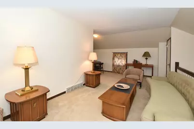 661 S Lake Shore Dr, Lake Geneva, WI 53147 - Photo 9