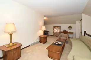 661 S Lake Shore Dr, Lake Geneva, WI 53147 - Photo 9