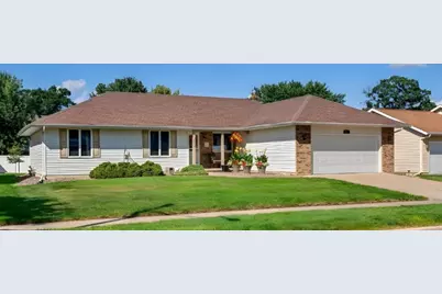 613  Ridgeview Dr, Onalaska, WI 54650 - Photo 1