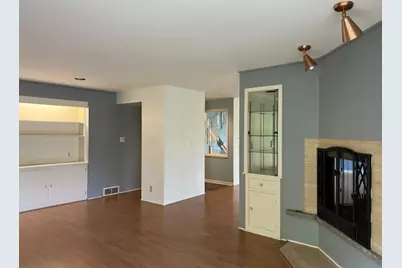 8551 N Point Dr, Fox Point, WI 53217 - Photo 15