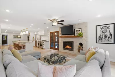 10270 N Range Line Ct, Mequon, WI 53092 - Photo 13