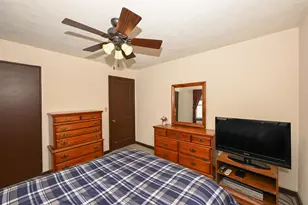 812 S 109th St, West Allis, WI 53214 - Photo 11