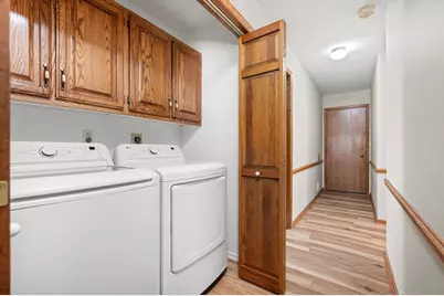 3827 S Oakbrook Dr, Greenfield, WI 53228 - Photo 17