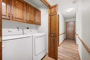 3827 S Oakbrook Dr, Greenfield, WI 53228 - Photo 17