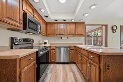 3827 S Oakbrook Dr, Greenfield, WI 53228 - Photo 11