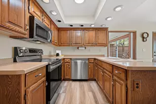 3827 S Oakbrook Dr, Greenfield, WI 53228 - Photo 11