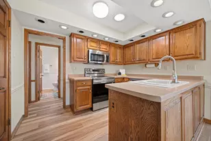 3827 S Oakbrook Dr, Greenfield, WI 53228 - Photo 9