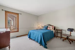 3827 S Oakbrook Dr, Greenfield, WI 53228 - Photo 19