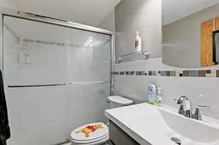 1221 Summit St, Manitowoc, WI 54220 - Photo 9