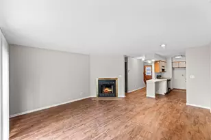 805 S Imperial Dr, Hartland, WI 53029 - Photo 5