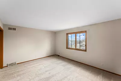 805 S Imperial Dr, Hartland, WI 53029 - Photo 15