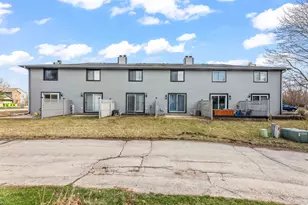 805 S Imperial Dr, Hartland, WI 53029 - Photo 21