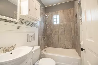 2715 N Oakland Ave, Milwaukee, WI 53211 - Photo 27