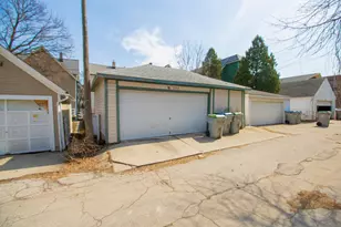 2715 N Oakland Ave, Milwaukee, WI 53211 - Photo 37