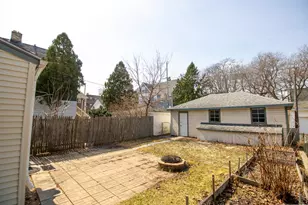 2715 N Oakland Ave, Milwaukee, WI 53211 - Photo 33