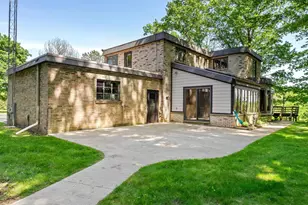 1608 N Rapids Rd, Manitowoc, WI 54220 - Photo 3