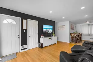 3572 S Sunset Dr, Milwaukee, WI 53220 - Photo 3