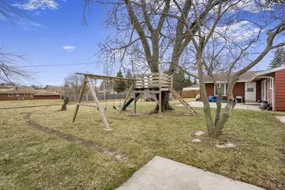 3572 S Sunset Dr, Greenfield, WI 53220 - Photo 27