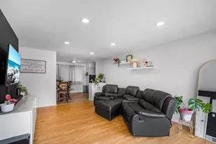 3572 S Sunset Dr, Milwaukee, WI 53220 - Photo 5