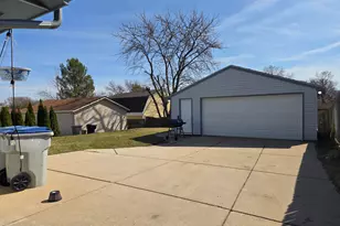 9325 W Darnel Ave, Milwaukee, WI 53224 - Photo 21