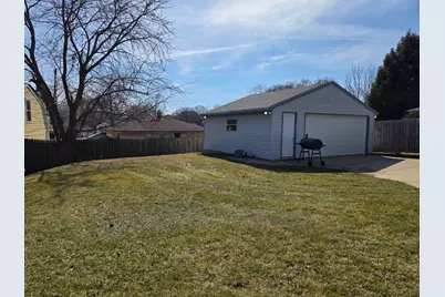 9325 W Darnel Ave, Milwaukee, WI 53224 - Photo 3