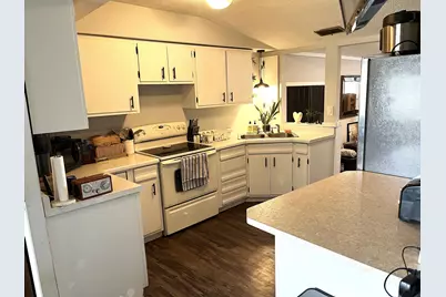 9305  Caddy Ln, Racine, WI 53108 - Photo 5