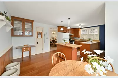 8205  Chestnut St, Wauwatosa, WI 53213 - Photo 17