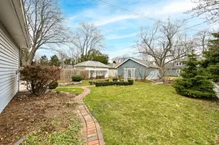 8205 Chestnut St, Wauwatosa, WI 53213 - Photo 31