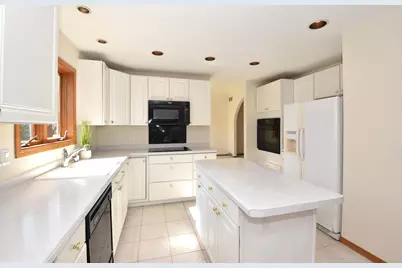 1104  Riverway Ct, Pewaukee, WI 53072 - Photo 17