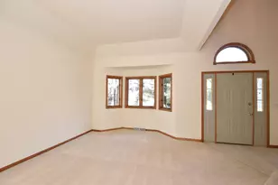 1104 Riverway Ct, Pewaukee, WI 53072 - Photo 7