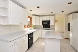 1104 Riverway Ct, Pewaukee, WI 53072 - Photo 15