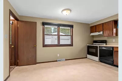 3723 S 17th Pl, Sheboygan, WI 53081 - Photo 7